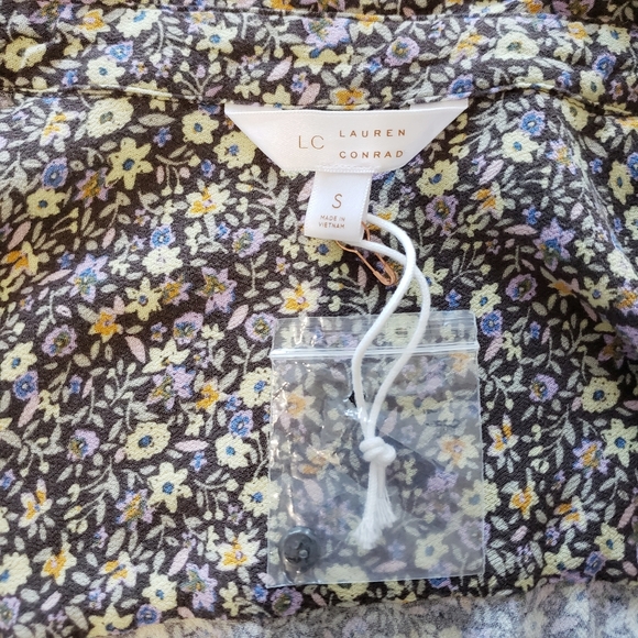 NWOT-LC Lauren Conrad Floral Button Down Blouse - Picture 5 of 6